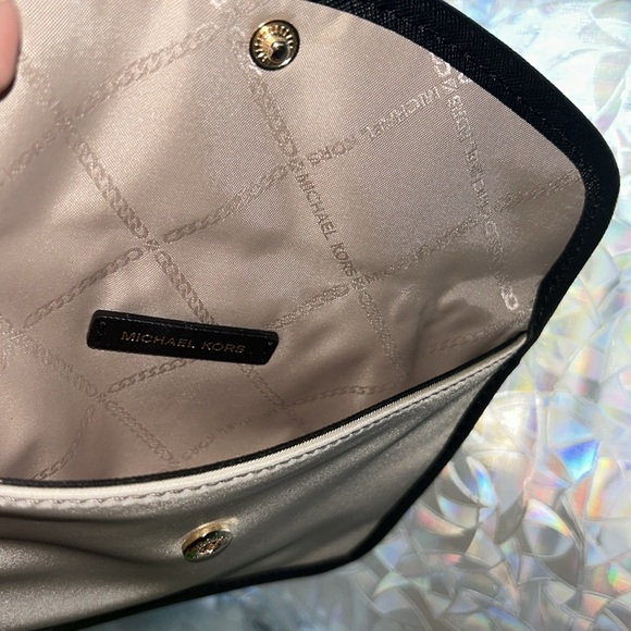 MICHAEL KORS SPORT/CASUAL NYLON WATER RESISTANT BEIGE WRISTLET CLUTCH NWOT - Picture 6 of 16